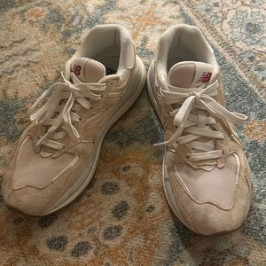 New balance 57/40 women’s size 9 dusty rose light pink EUC